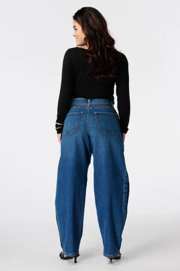Barrel jeans