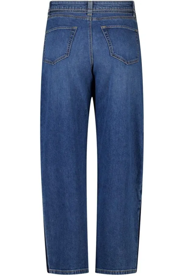 Barrel jeans