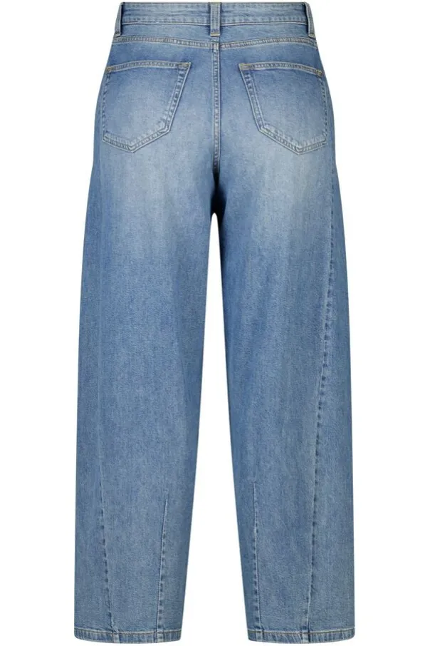 Barrel jeans