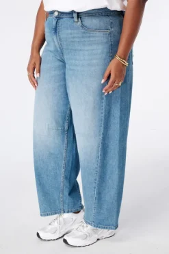 Barrel jeans