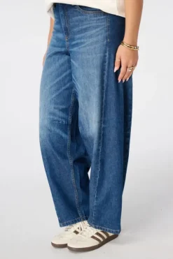 Barrel jeans