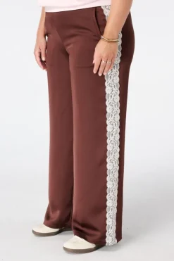 Broek met kanten zijkant