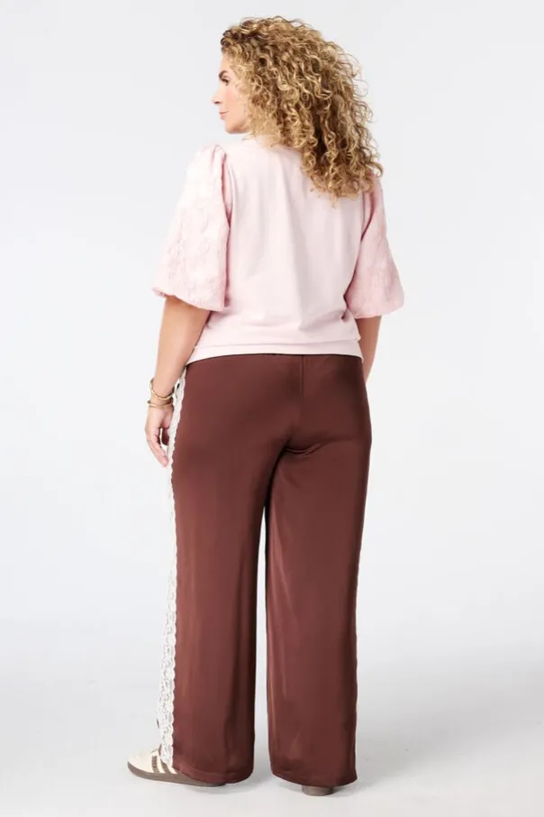 Broek met kanten zijkant