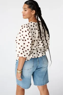 Getailleerde blouse met polka dot