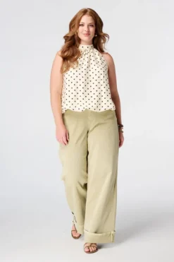 Mouwloze blouse met hoge hals