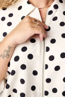 Polka dot jasje met korte pofmouwen