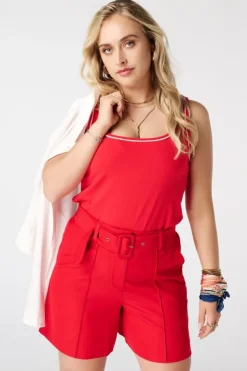 Rib top met contrastdetail
