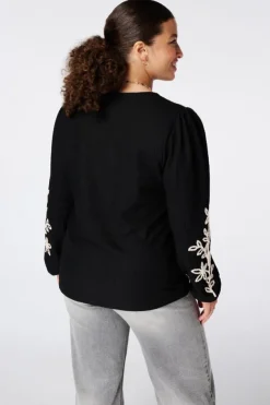 Top met borduursel