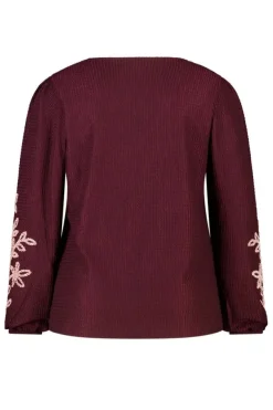 Top met borduursel