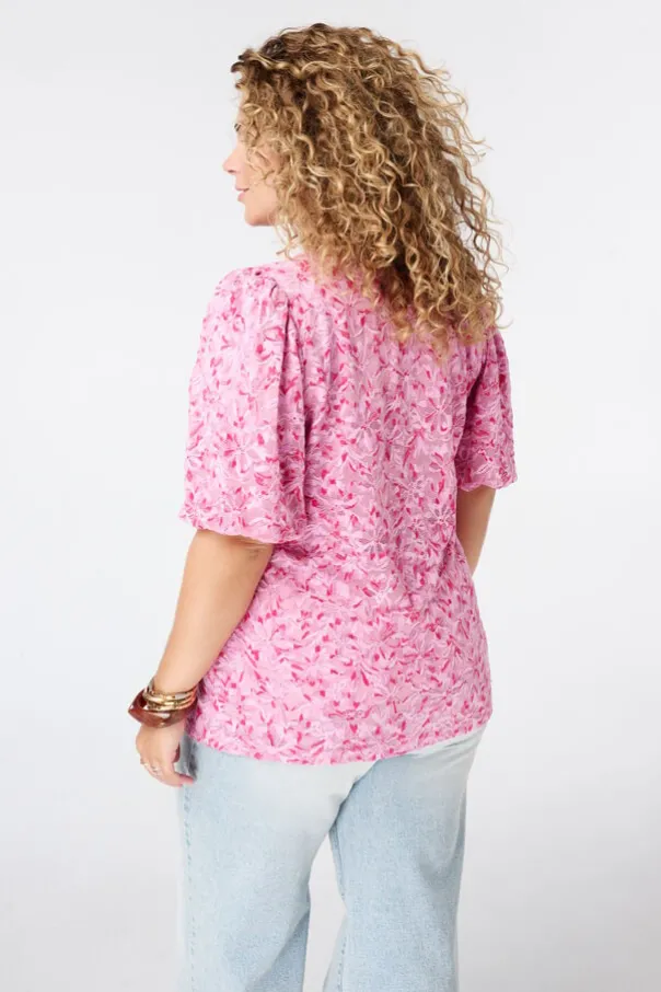 Top met kanten details