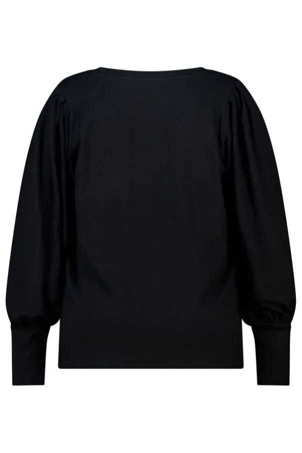 Top met pofmouwen