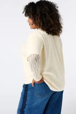 T-shirt met kanten mouwen